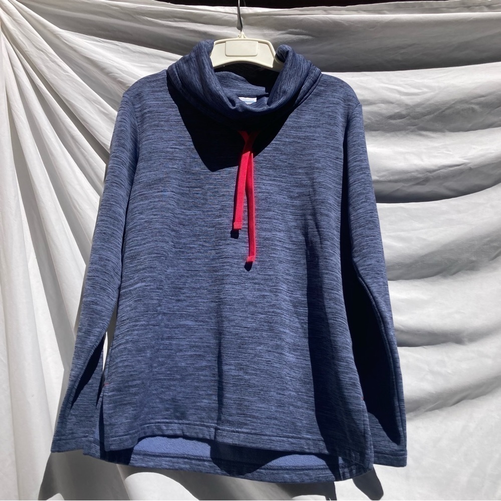Columbia blue athletic outdoor fleece lined sweatshirt, size XS